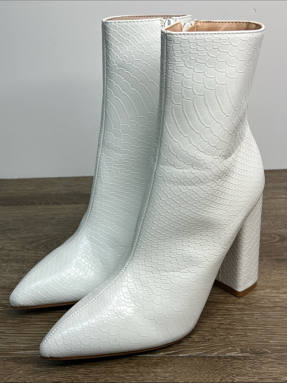 PrettyLittleThing White Croc Embossed Pointed Toe Heeled Ankle Boots Size 6